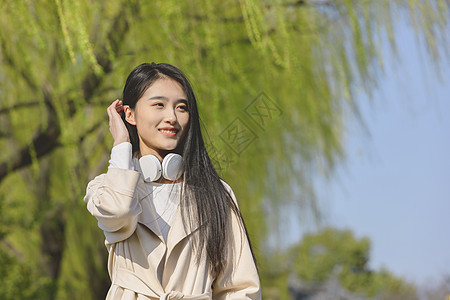 美女大学生旅行春游图片