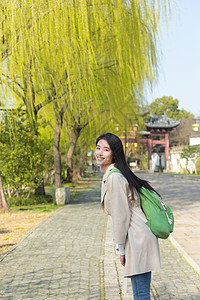 美女大学生旅行春游图片