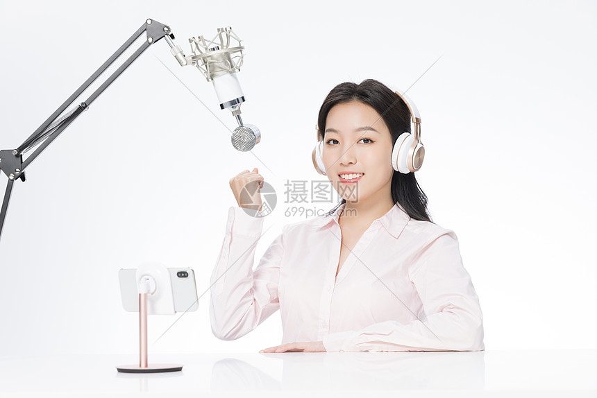 女性播音员手机网络直播图片