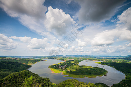 东风商用车大连瓦房店东风水库背景