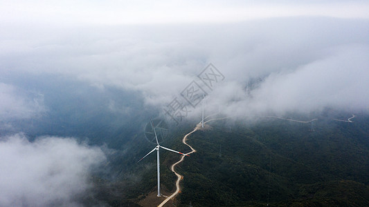 云雾里的风车图片