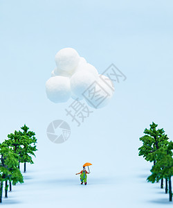 愚人节小丑节日背景素材-在云朵下撑伞行走的小丑高清图片