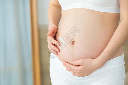 孕妇使用乳液护理皮肤图片