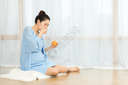 孕妇身体不适反胃的女性图片