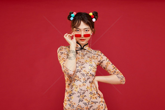 国潮中国风旗袍美女图片