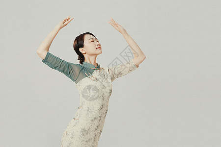 中国风工笔画传统旗袍美女舞蹈图片