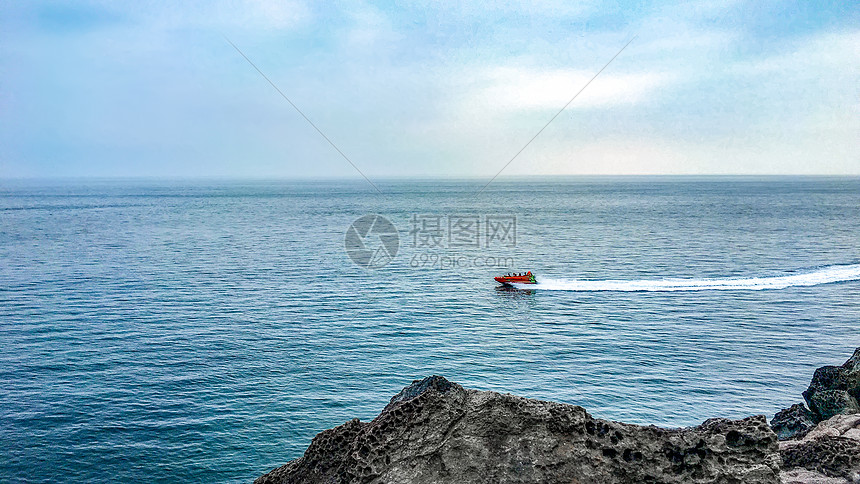 海上快艇简约背景图片