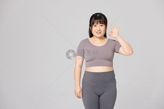 肥胖女性OK形象图片