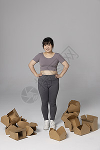 隔壁老王在练腰站在外卖盒旁苦恼的女性掐着腰背景