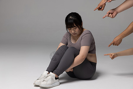 女孩被指责图片