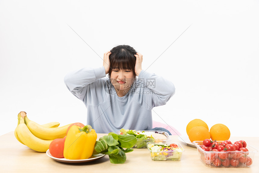 讨厌吃水果蔬菜的肥胖女性