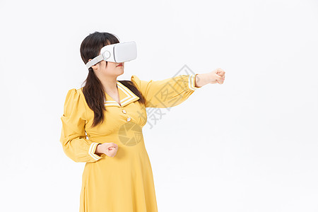 带VR眼镜的人带着vr眼镜玩耍的女性背景