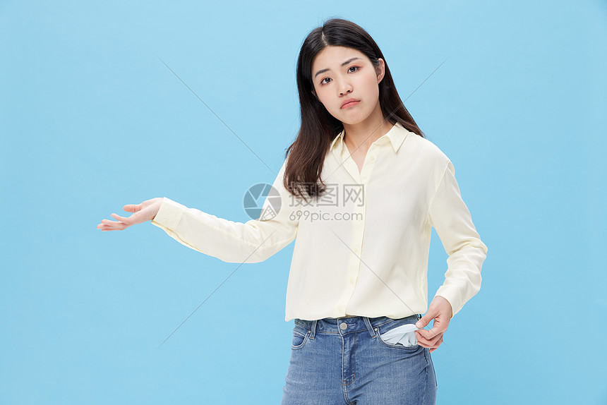 口袋空空身无分文的青年女性高清图片下载 正版图片 摄图网