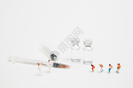 医疗疫苗药品针筒与微距小人图片