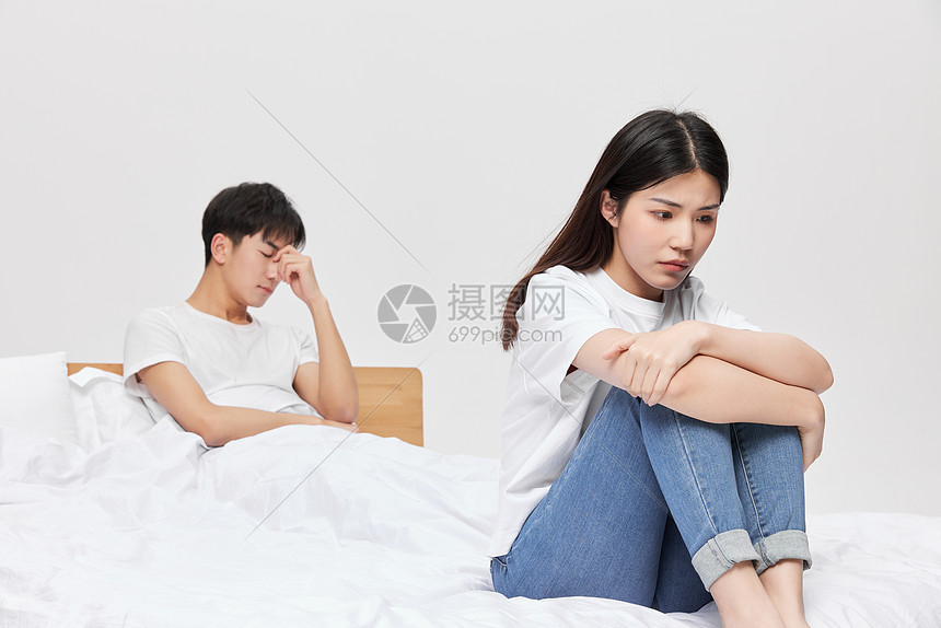 年轻夫妻感情不和冷战图片