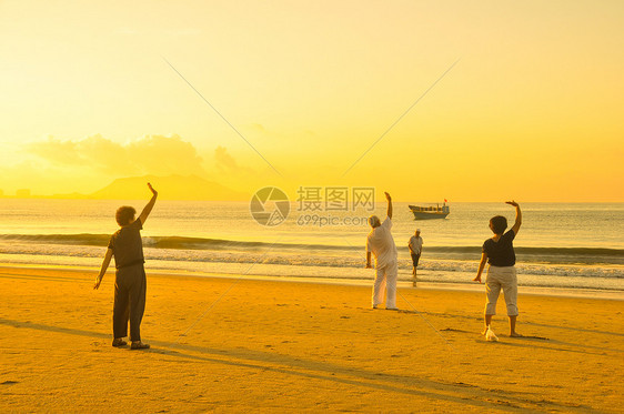 海南岛三亚海边晨练图片图片