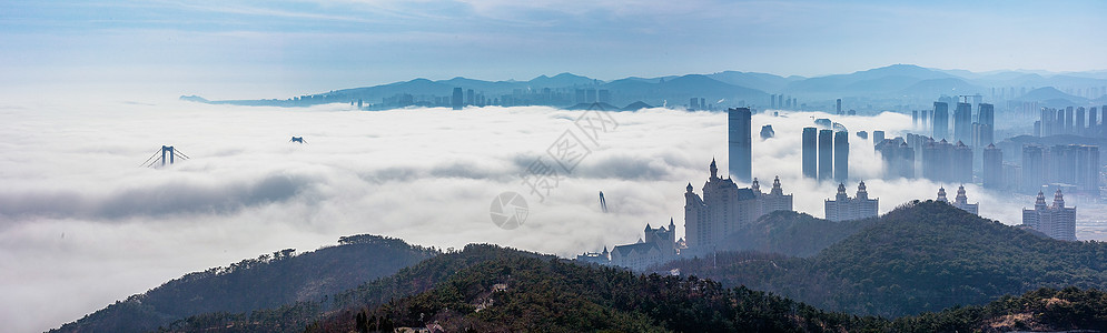 圣乔治滨海广场大连星海广场平流雾背景