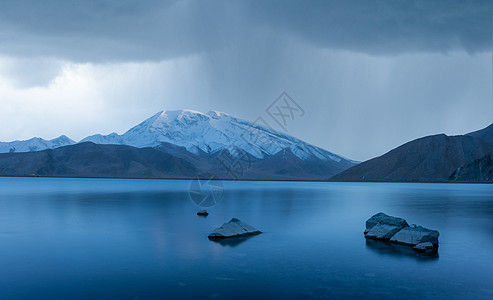 风光雪山新疆喀拉库勒湖风光背景