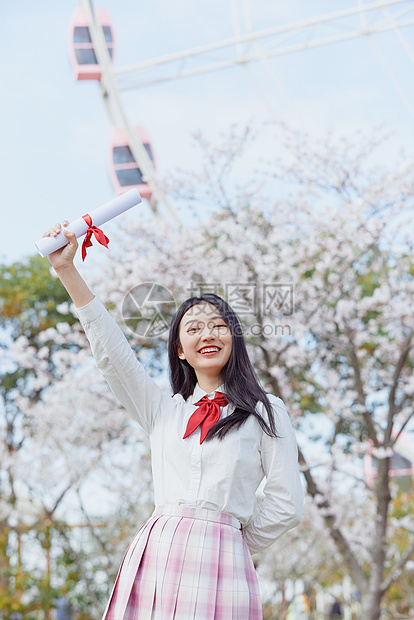 美女大学生毕业逛游乐园图片