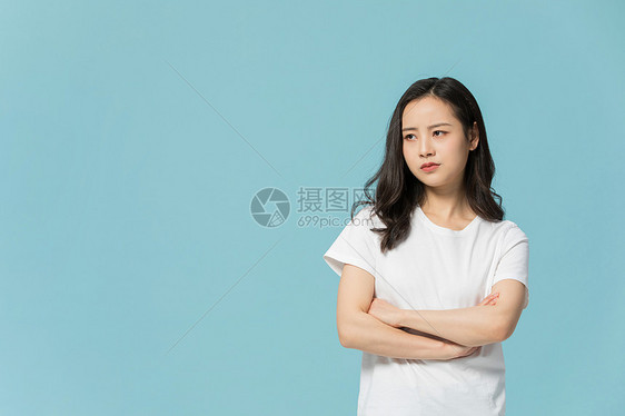 烦恼的年轻女性形象图片