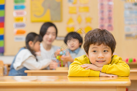 幼儿园小男孩形象展示图片