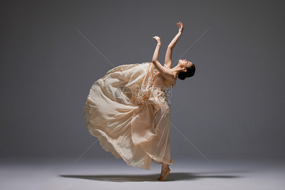 美女舞者唯美舞姿图片
