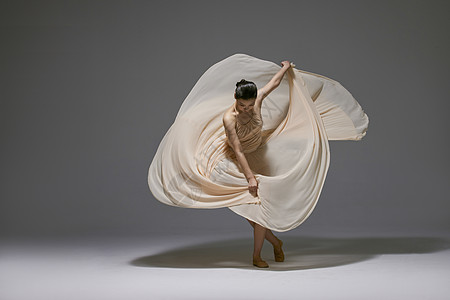 裙摆高清图片黄色纱裙可爱公主高清图片夏日清凉透明薄纱裙泳衣可爱