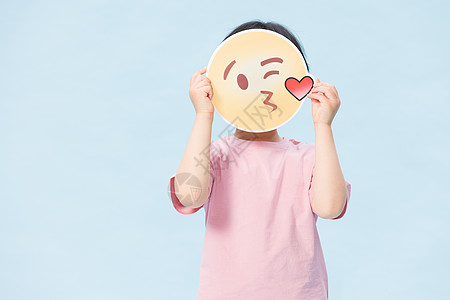 纯真小男孩亲亲表情包图片素材