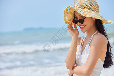 长发美女夏日海边美女度假背景