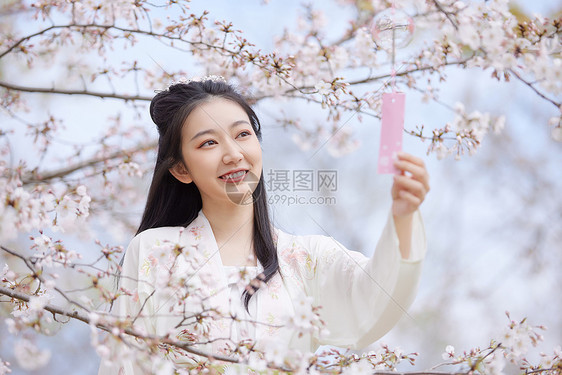 古风汉服樱花美女赏花图片