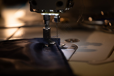 工作中的缝纫机特写服务服装高清图片素材