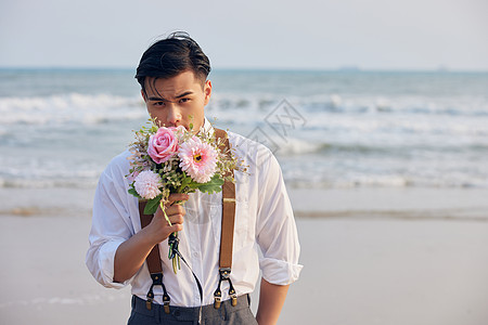 年轻男士手拿手捧花图片