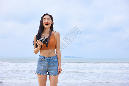 夏日沙滩夏日海边文艺美女背景