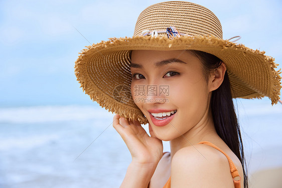 夏日海边旅行的清新美女图片