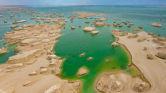 青海海西水上雅丹高清图片