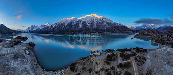 西藏然乌湖自然风光航拍图片