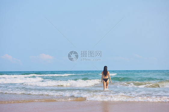 海边比基尼美女图片