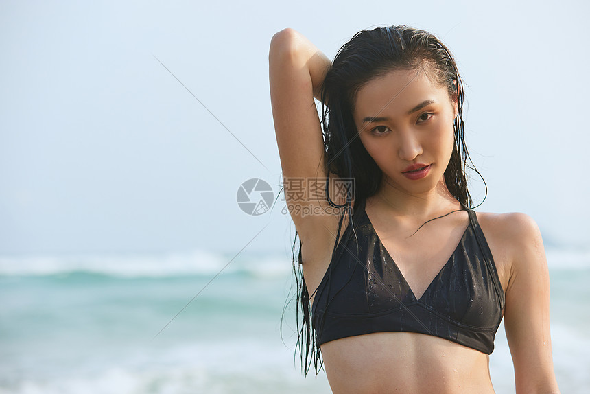 海边性感比基尼美女写真图片