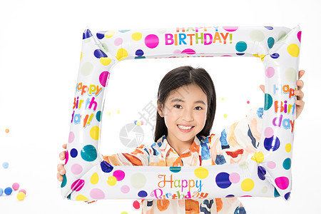童趣可爱的小女孩拿着生日相框图片