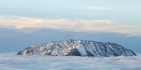 甘孜阿坝自治州扎瓦根扎雪山风景图片