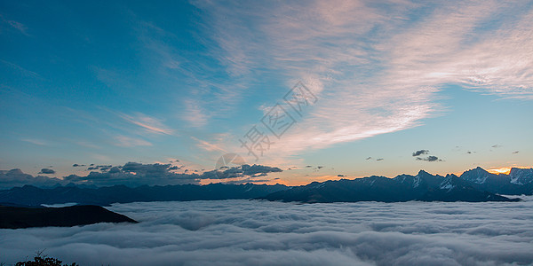 甘孜阿坝自治州扎瓦根扎雪山风景图片