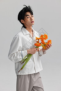 创意男性韩系鲜花写真图片