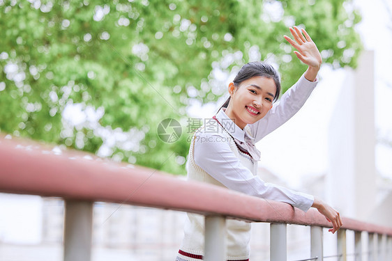 户外穿校服的女学生图片