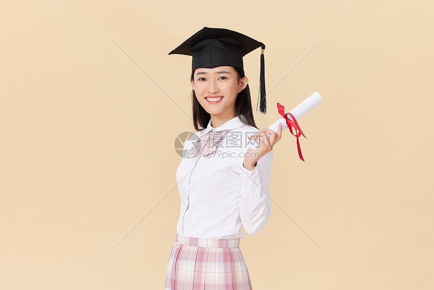 ‘~手拿毕业证的女高中生  ~’ 的图片