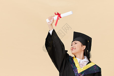 硕士研究生手举毕业证书庆祝毕业青春高清图片素材