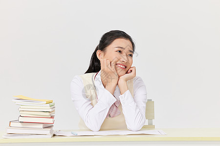 高考冲刺学习的女学生图片