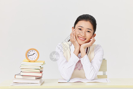 高考冲刺学习的女学生图片