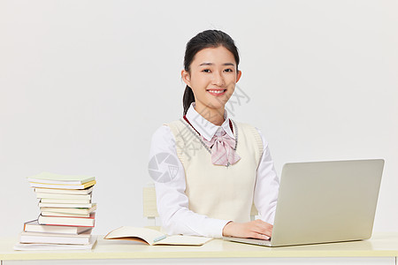 高考冲刺学习的女学生背景图片