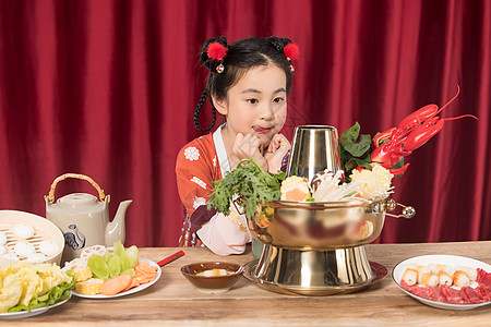 古装小女孩吃火锅图片素材