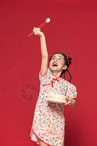 红色背景中国风女孩筷子夹着小笼包图片